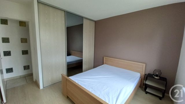 Appartement F2 &agrave; louer - 2 pi&egrave;ces - 43,06 m2 - Saintes - 17 - POITOU-CHARENTES