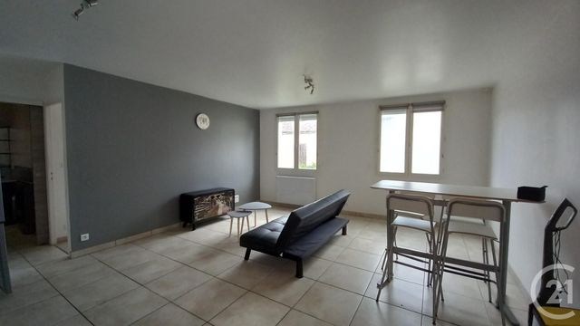 Appartement F2 &agrave; louer - 2 pi&egrave;ces - 43,06 m2 - Saintes - 17 - POITOU-CHARENTES