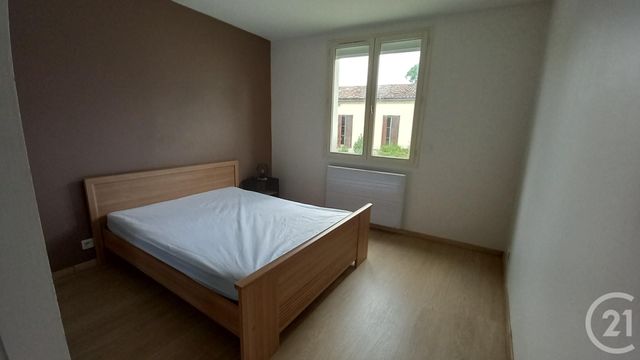 Appartement F2 &agrave; louer - 2 pi&egrave;ces - 43,06 m2 - Saintes - 17 - POITOU-CHARENTES