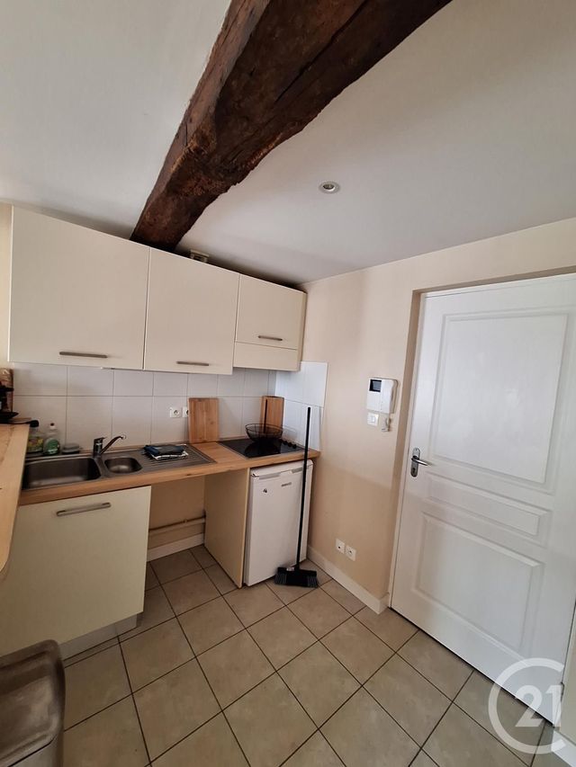 Appartement Studio &agrave; louer - 1 pi&egrave;ce - 25 m2 - Saintes - 17 - POITOU-CHARENTES