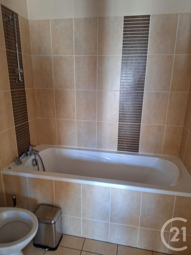 Appartement Studio &agrave; louer - 1 pi&egrave;ce - 25 m2 - Saintes - 17 - POITOU-CHARENTES