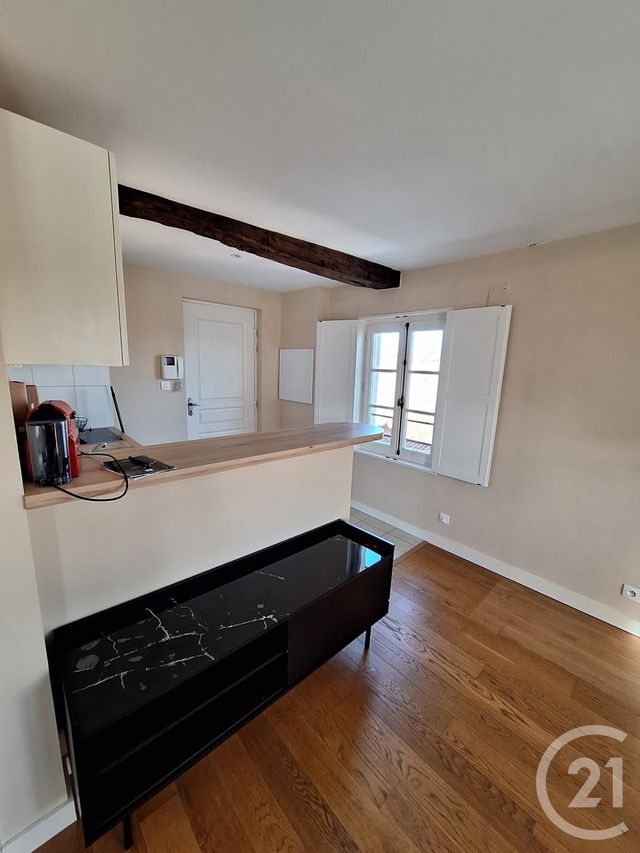 Appartement Studio &agrave; louer - 1 pi&egrave;ce - 25 m2 - Saintes - 17 - POITOU-CHARENTES