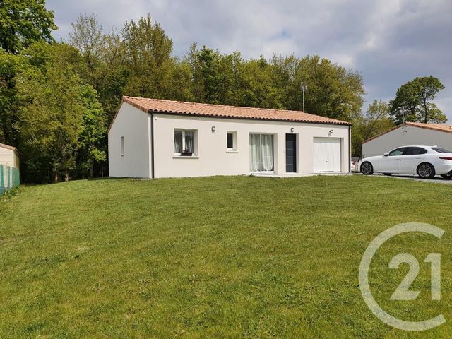 Maison à louer - 4 pièces - 80 m2 - Saintes - 17 - POITOU-CHARENTES