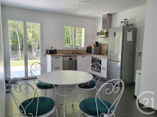 Maison à louer - 4 pièces - 80 m2 - Saintes - 17 - POITOU-CHARENTES