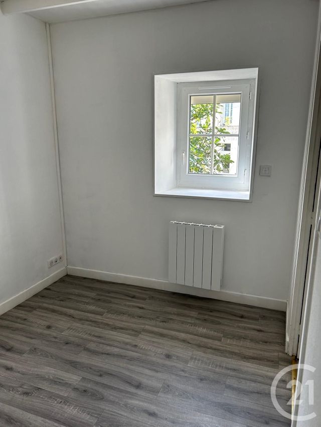 Maison &agrave; louer - 5 pi&egrave;ces - 108 m2 - Saintes - 17 - POITOU-CHARENTES