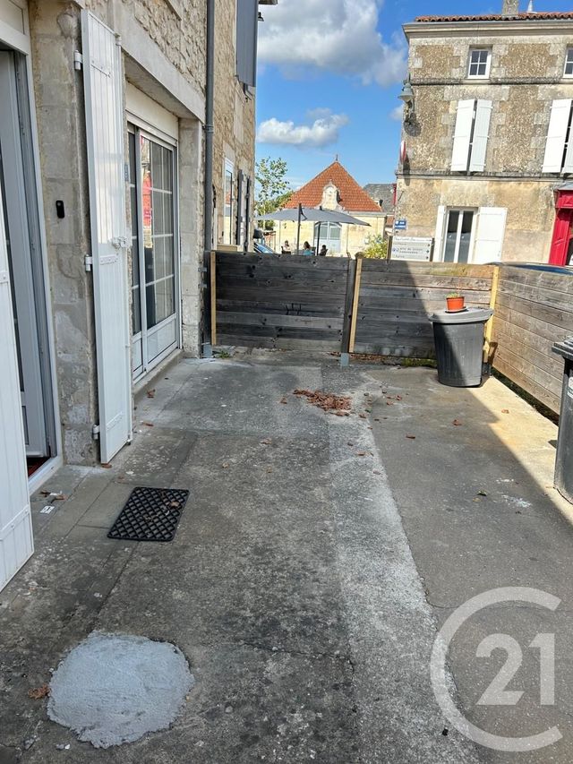 Maison &agrave; louer - 5 pi&egrave;ces - 108 m2 - Saintes - 17 - POITOU-CHARENTES