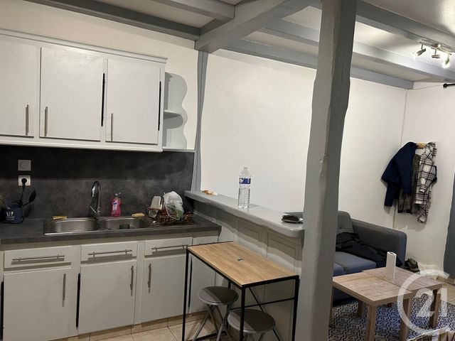 Appartement &agrave; louer - 2 pi&egrave;ces - 27 m2 - Saintes - 17 - POITOU-CHARENTES