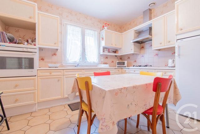 Maison à vendre - 5 pièces - 117,52 m2 - Saintes - 17 - POITOU-CHARENTES