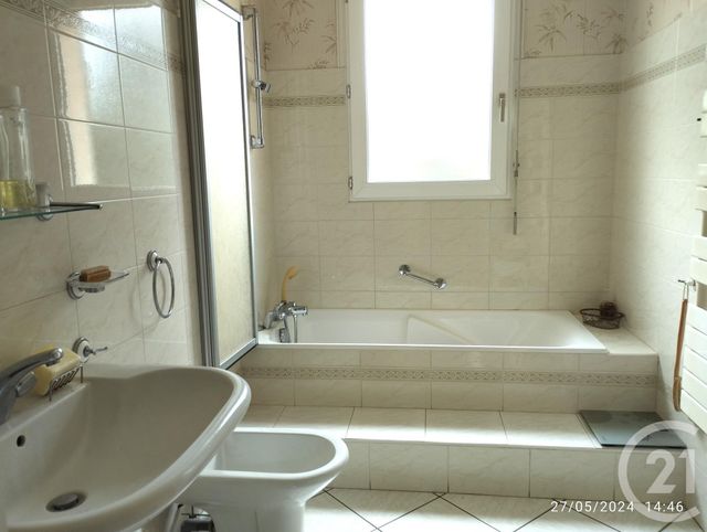 Maison à vendre - 5 pièces - 117,52 m2 - Saintes - 17 - POITOU-CHARENTES