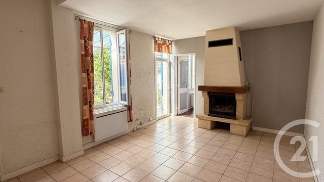 Maison &agrave; vendre - 2 pi&egrave;ces - 52,63 m2 - Saintes - 17 - POITOU-CHARENTES