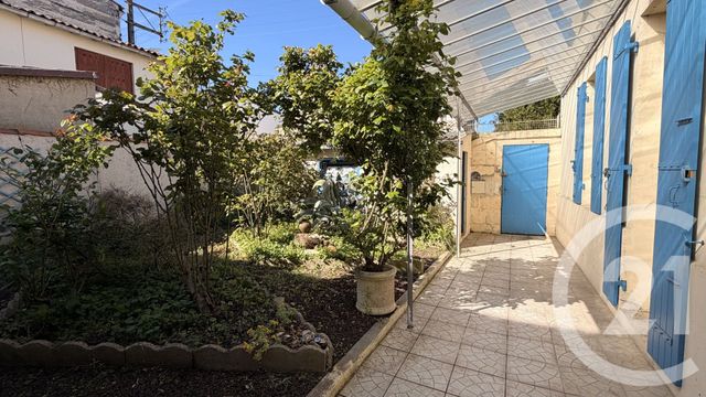 Maison &agrave; vendre - 2 pi&egrave;ces - 52,63 m2 - Saintes - 17 - POITOU-CHARENTES