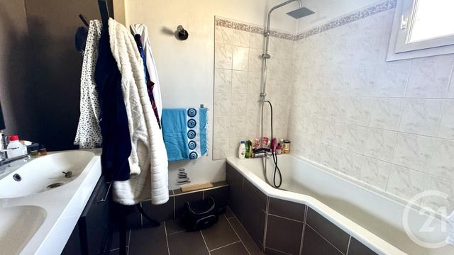 Maison &agrave; vendre - 4 pi&egrave;ces - 79 m2 - Saintes - 17 - POITOU-CHARENTES