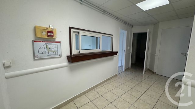 Divers &agrave; vendre - 250,60 m2 - Saintes - 17 - POITOU-CHARENTES