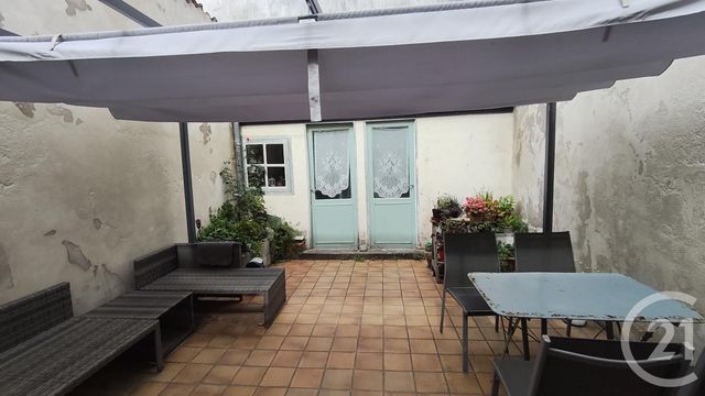 Maison à vendre - 6 pièces - 147,05 m2 - Saintes - 17 - POITOU-CHARENTES