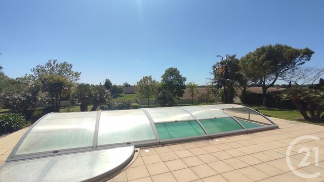 Maison à vendre - 5 pièces - 179 m2 - Saintes - 17 - POITOU-CHARENTES