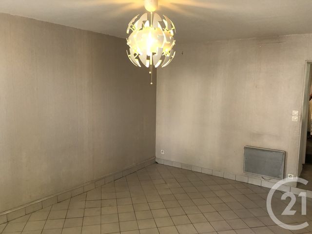 Appartement &agrave; vendre - 6 pi&egrave;ces - 102,94 m2 - Saintes - 17 - POITOU-CHARENTES