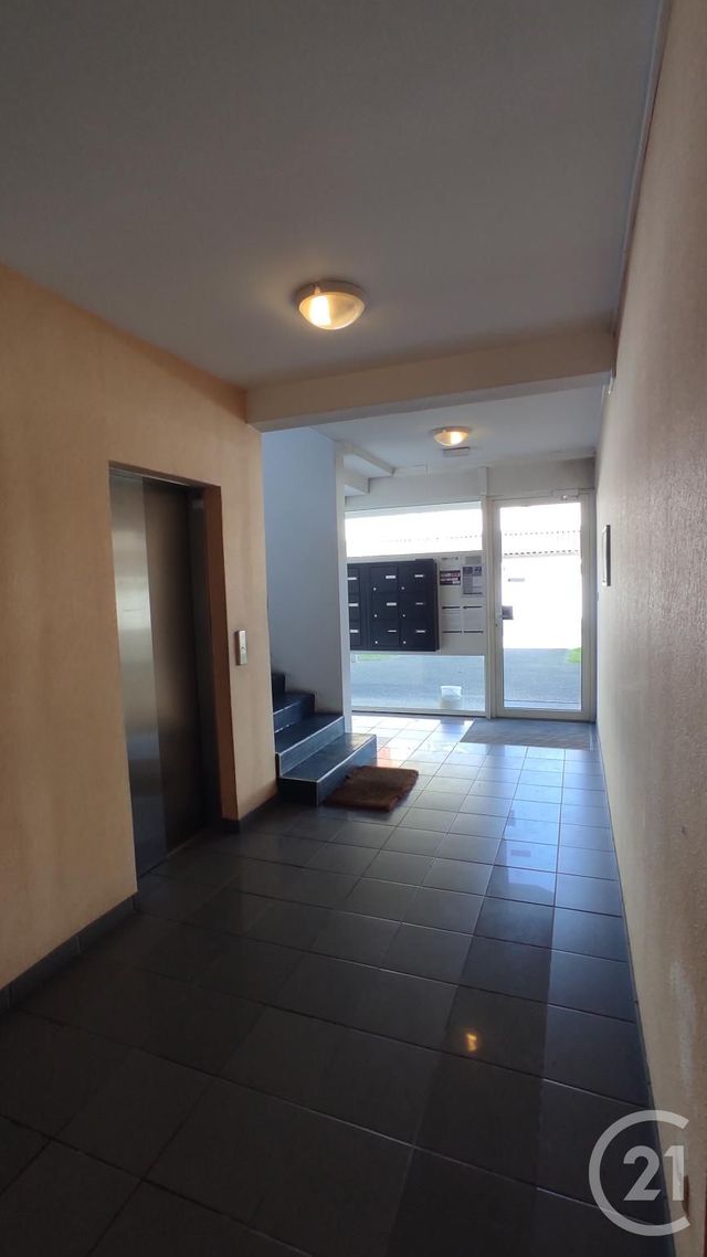 Appartement à vendre - 5 pièces - 86,90 m2 - Saintes - 17 - POITOU-CHARENTES