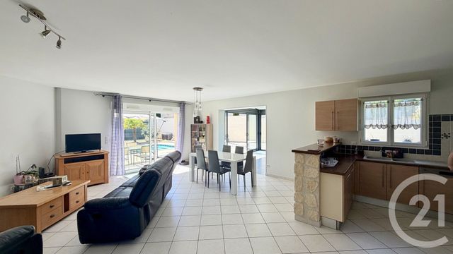 Maison &agrave; vendre - 7 pi&egrave;ces - 150,78 m2 - Chaniers - 17 - POITOU-CHARENTES