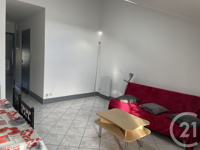 Appartement T2 &agrave; louer - 2 pi&egrave;ces - 47 m2 - Saintes - 17 - POITOU-CHARENTES