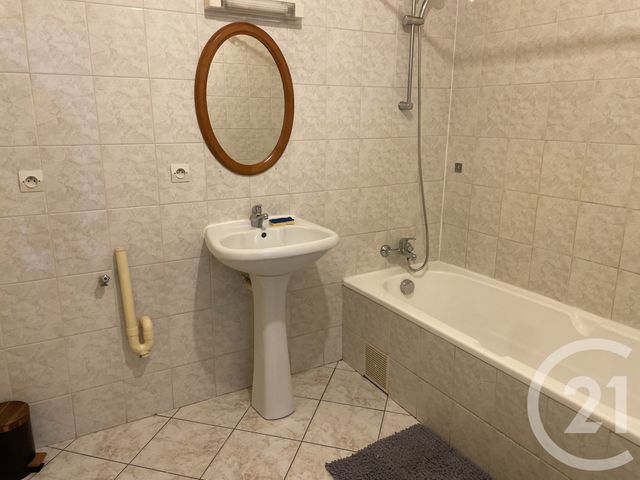 Appartement T2 &agrave; louer - 2 pi&egrave;ces - 47 m2 - Saintes - 17 - POITOU-CHARENTES