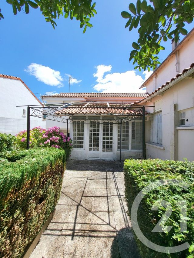 Maison &agrave; vendre - 3 pi&egrave;ces - 109 m2 - Saintes - 17 - POITOU-CHARENTES
