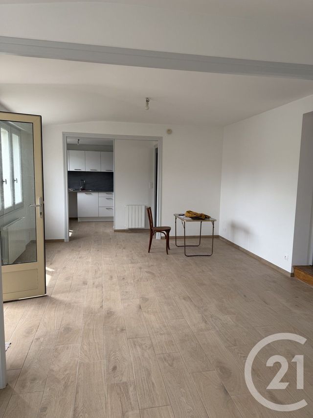 Appartement F3 &agrave; louer - 3 pi&egrave;ces - 78,40 m2 - Saintes - 17 - POITOU-CHARENTES