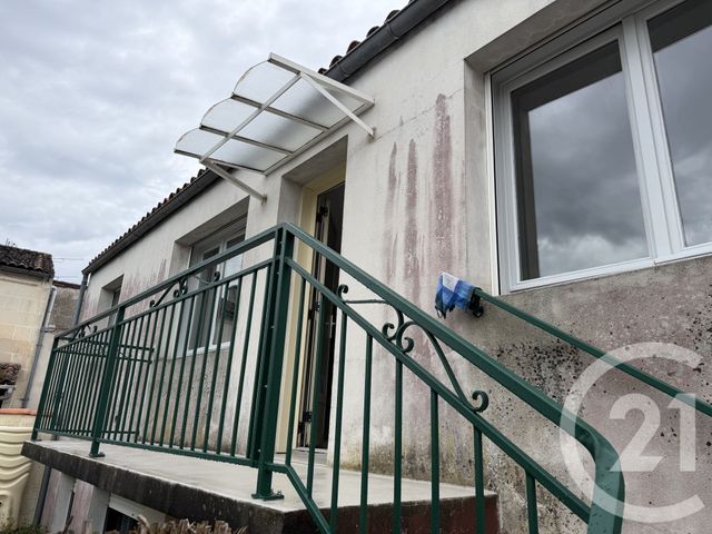 Appartement F3 &agrave; louer - 3 pi&egrave;ces - 78,40 m2 - Saintes - 17 - POITOU-CHARENTES