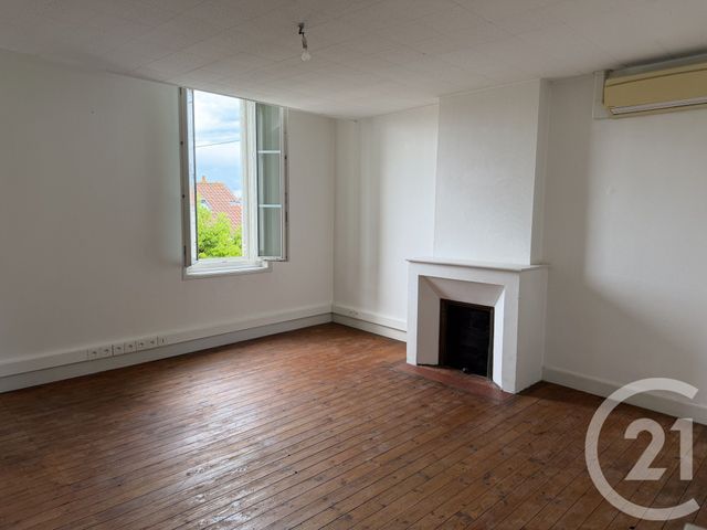 Appartement F3 &agrave; louer - 3 pi&egrave;ces - 78,40 m2 - Saintes - 17 - POITOU-CHARENTES