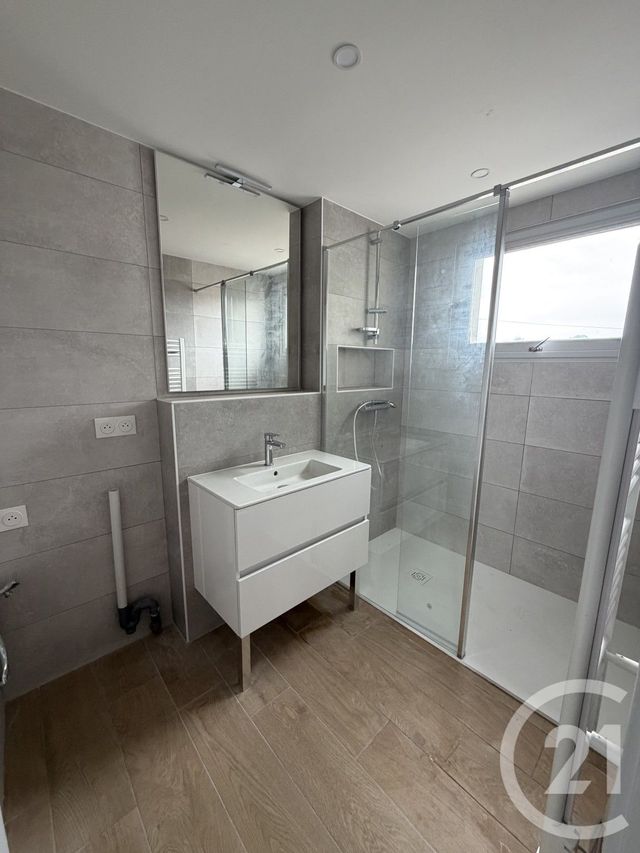 Appartement F3 &agrave; louer - 3 pi&egrave;ces - 78,40 m2 - Saintes - 17 - POITOU-CHARENTES