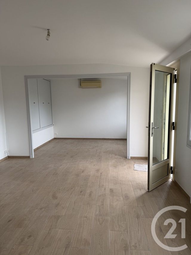 Appartement F3 &agrave; louer - 3 pi&egrave;ces - 78,40 m2 - Saintes - 17 - POITOU-CHARENTES