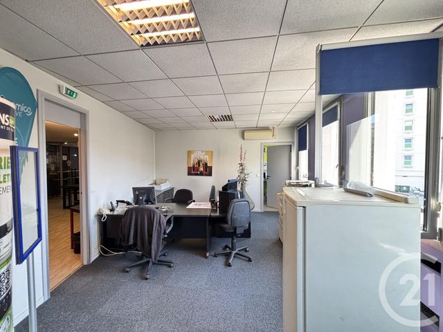 Bureaux à louer - 928.0 m2 - 93 - Seine-Saint-Denis