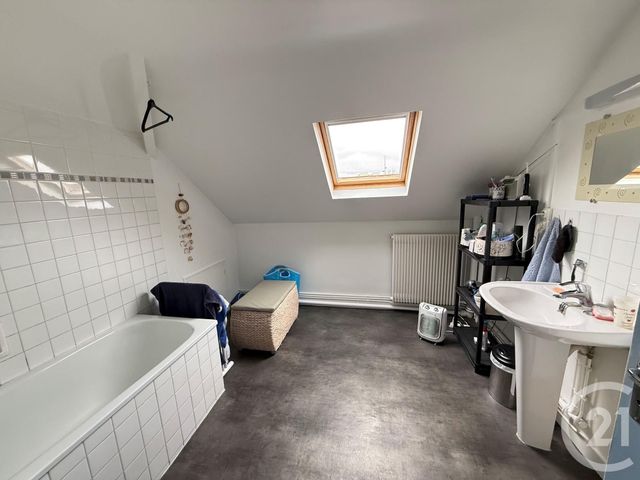 Maison &agrave; louer - 6 pi&egrave;ces - 112 m2 - Ste Gemmes Sur Loire - 49 - PAYS-DE-LOIRE
