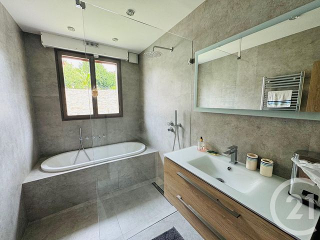 Maison &agrave; louer - 8 pi&egrave;ces - 142,86 m2 - Noisy Le Grand - 93 - ILE-DE-FRANCE