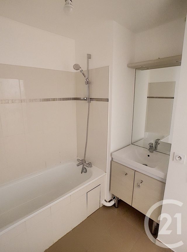 Appartement F4 &agrave; louer - 4 pi&egrave;ces - 75,66 m2 - Bobigny - 93 - ILE-DE-FRANCE