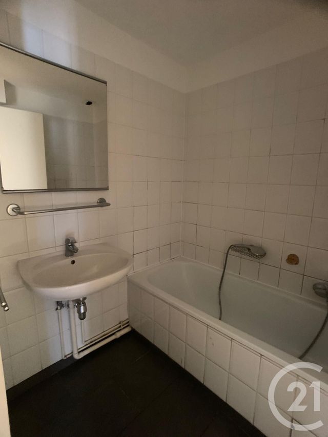 Appartement F3 &agrave; louer - 3 pi&egrave;ces - 63 m2 - Saverne - 67 - ALSACE
