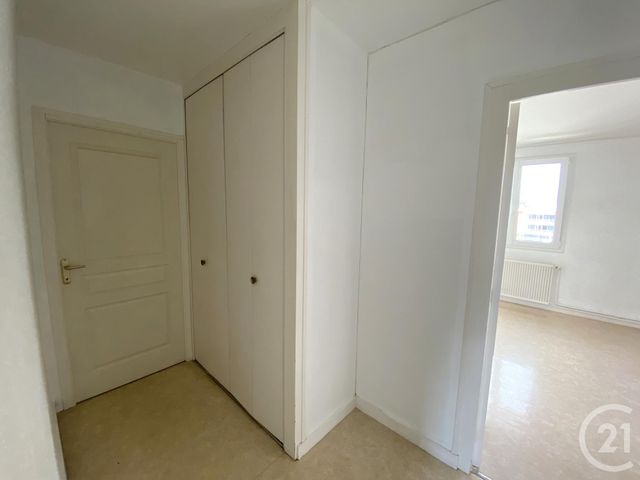 Appartement T4 à vendre - 5 pièces - 87,25 m2 - Nozay - 44 - PAYS-DE-LOIRE