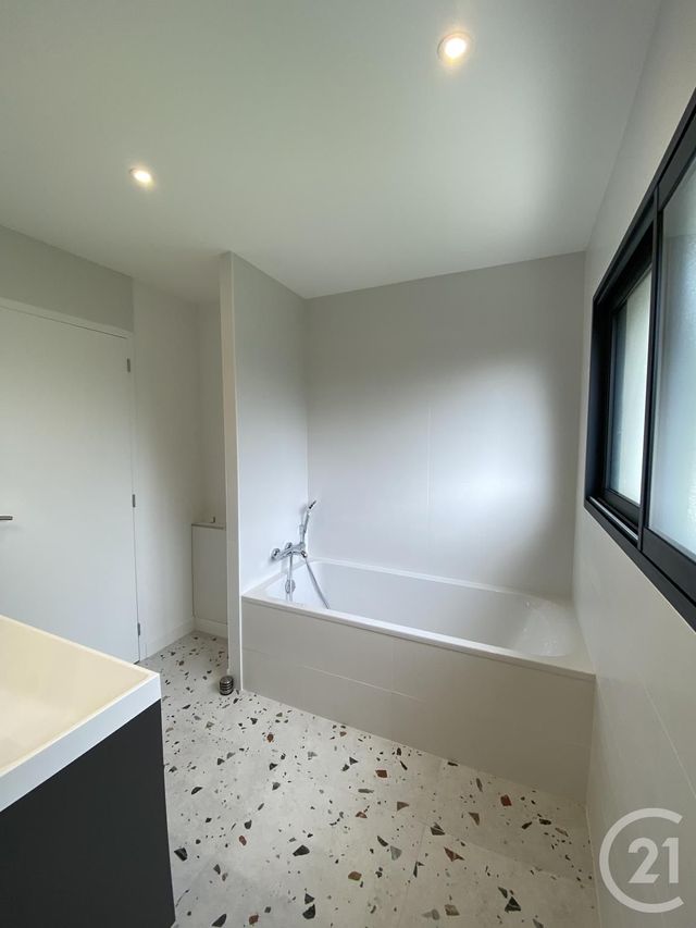 Maison &agrave; louer - 4 pi&egrave;ces - 121,66 m2 - La Chevallerais - 44 - PAYS-DE-LOIRE