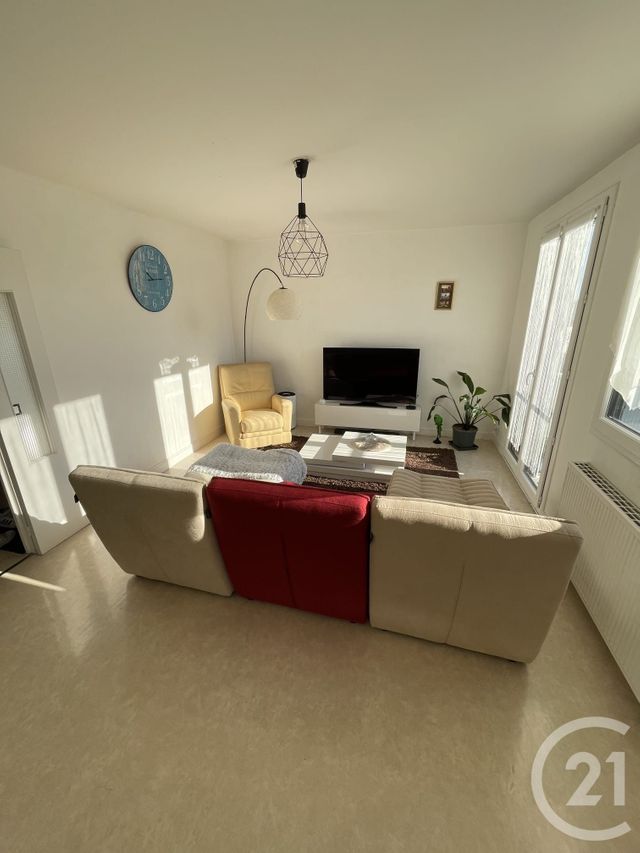 Appartement T4 &agrave; louer - 5 pi&egrave;ces - 87,25 m2 - Nozay - 44 - PAYS-DE-LOIRE