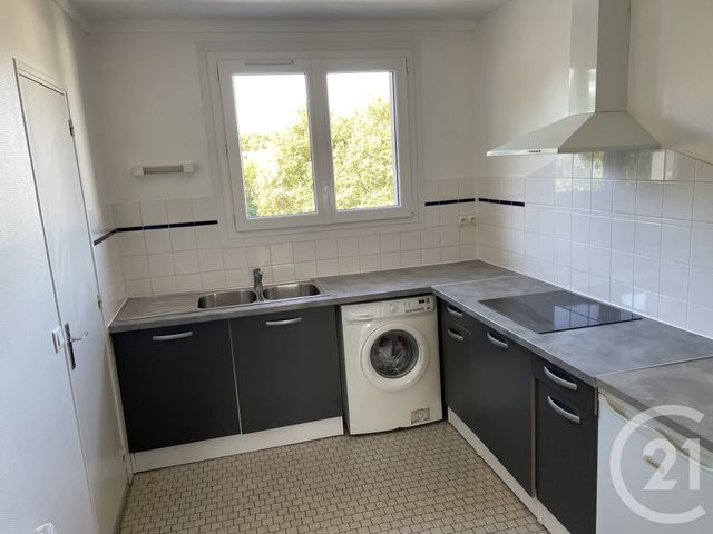 Appartement T4 &agrave; louer - 5 pi&egrave;ces - 87,25 m2 - Nozay - 44 - PAYS-DE-LOIRE