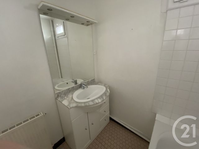 Appartement T4 &agrave; louer - 5 pi&egrave;ces - 87,25 m2 - Nozay - 44 - PAYS-DE-LOIRE