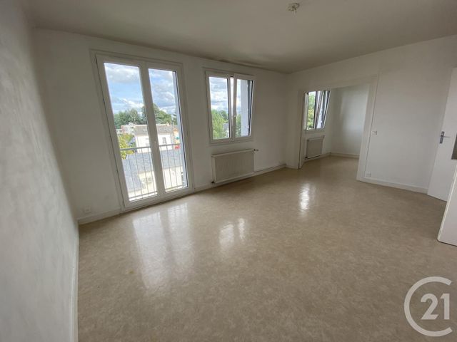 Appartement T4 &agrave; louer - 5 pi&egrave;ces - 87,25 m2 - Nozay - 44 - PAYS-DE-LOIRE