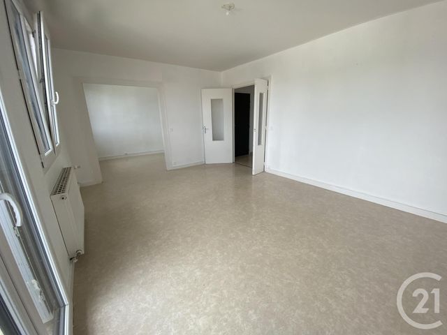 Appartement T4 &agrave; louer - 5 pi&egrave;ces - 87,25 m2 - Nozay - 44 - PAYS-DE-LOIRE