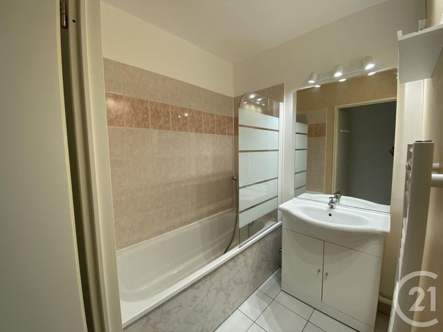 Appartement T3 &agrave; louer - 3 pi&egrave;ces - 51,40 m2 - Blain - 44 - PAYS-DE-LOIRE