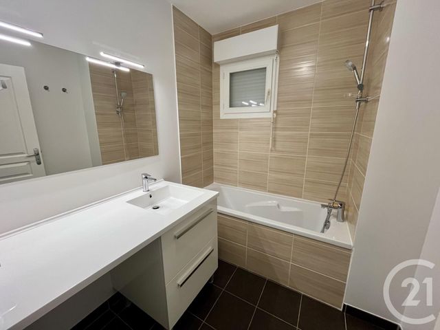 Appartement F4 &agrave; louer - 5 pi&egrave;ces - 85,67 m2 - Granville - 50 - BASSE-NORMANDIE