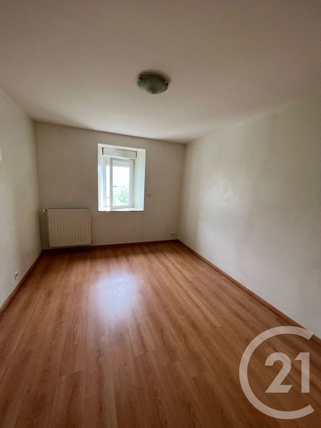 Appartement F3 à vendre - 4 pièces - 77 m2 - Vic Sur Cere - 15 - AUVERGNE