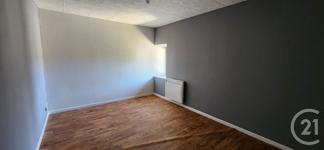 Appartement T3 &agrave; louer - 3 pi&egrave;ces - 61 m2 - Vic Sur Cere - 15 - AUVERGNE