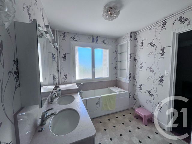 Appartement T4 &agrave; vendre - 5 pi&egrave;ces - 123,02 m2 - Aurillac - 15 - AUVERGNE