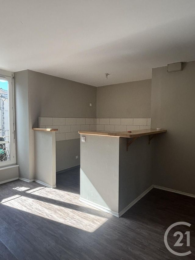 Appartement T2 à louer - 2 pièces - 48 m2 - Aurillac - 15 - AUVERGNE