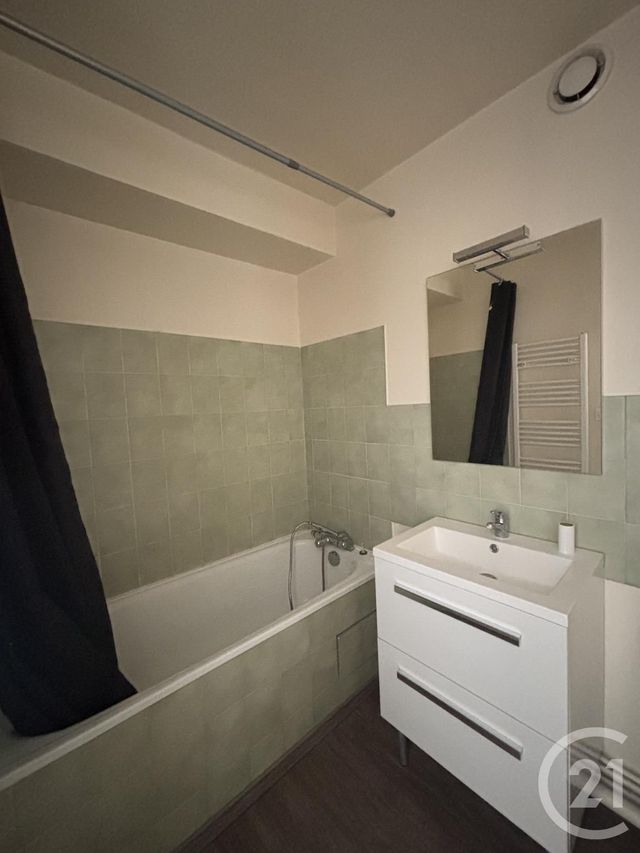 Appartement T2 à louer - 2 pièces - 48 m2 - Aurillac - 15 - AUVERGNE