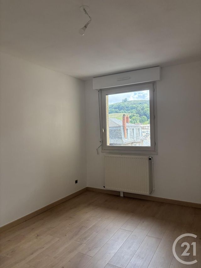 Appartement T3 à louer - 3 pièces - 82 m2 - Aurillac - 15 - AUVERGNE